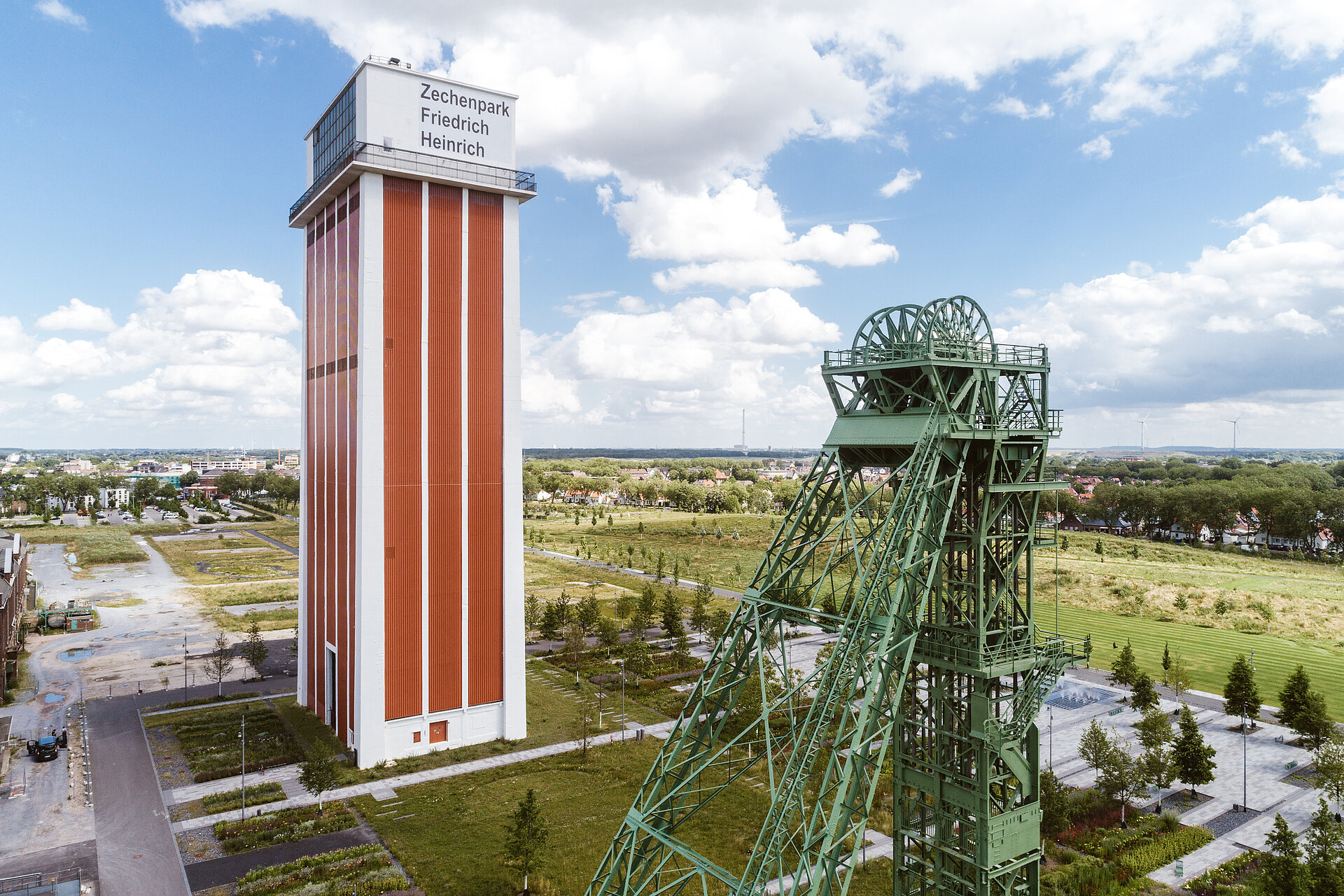 Förderturm und Fördergerüst von Friedrich Heinrich in Kamp-Lintfort.