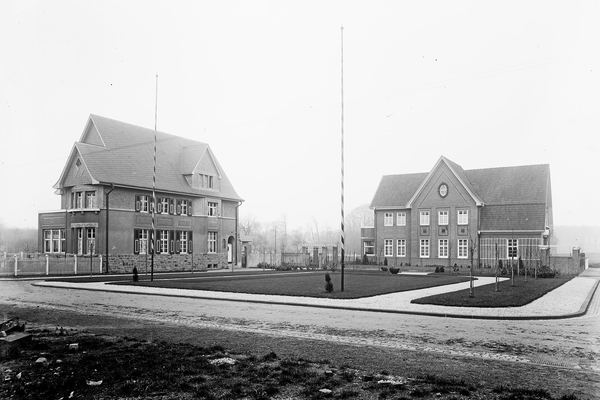 Wohnhäuser mit Vorplatz in der Siedlung Grafenbusch, Oberhausen, 1911. 