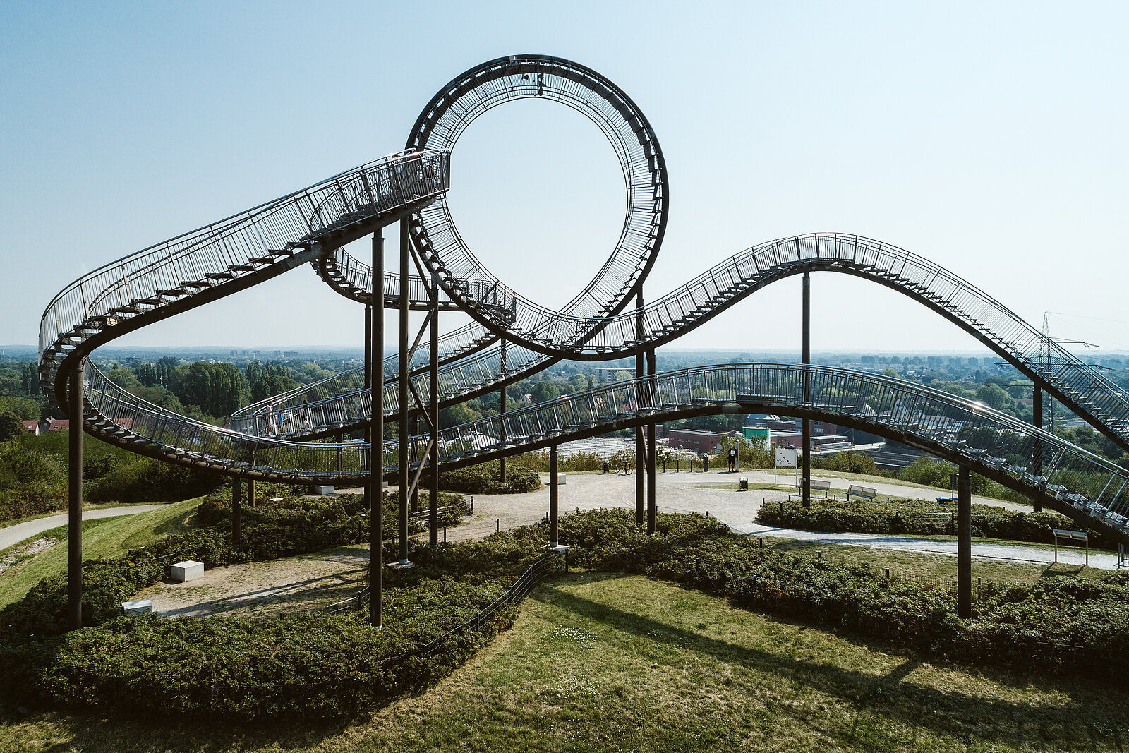 "Tiger & Turtle - Magic Mountain" auf der Heinrich-Hildebrand-Höhe in Duisburg hat sich als "Achterbahn" des Ruhrgebiets einen Namen gemacht.