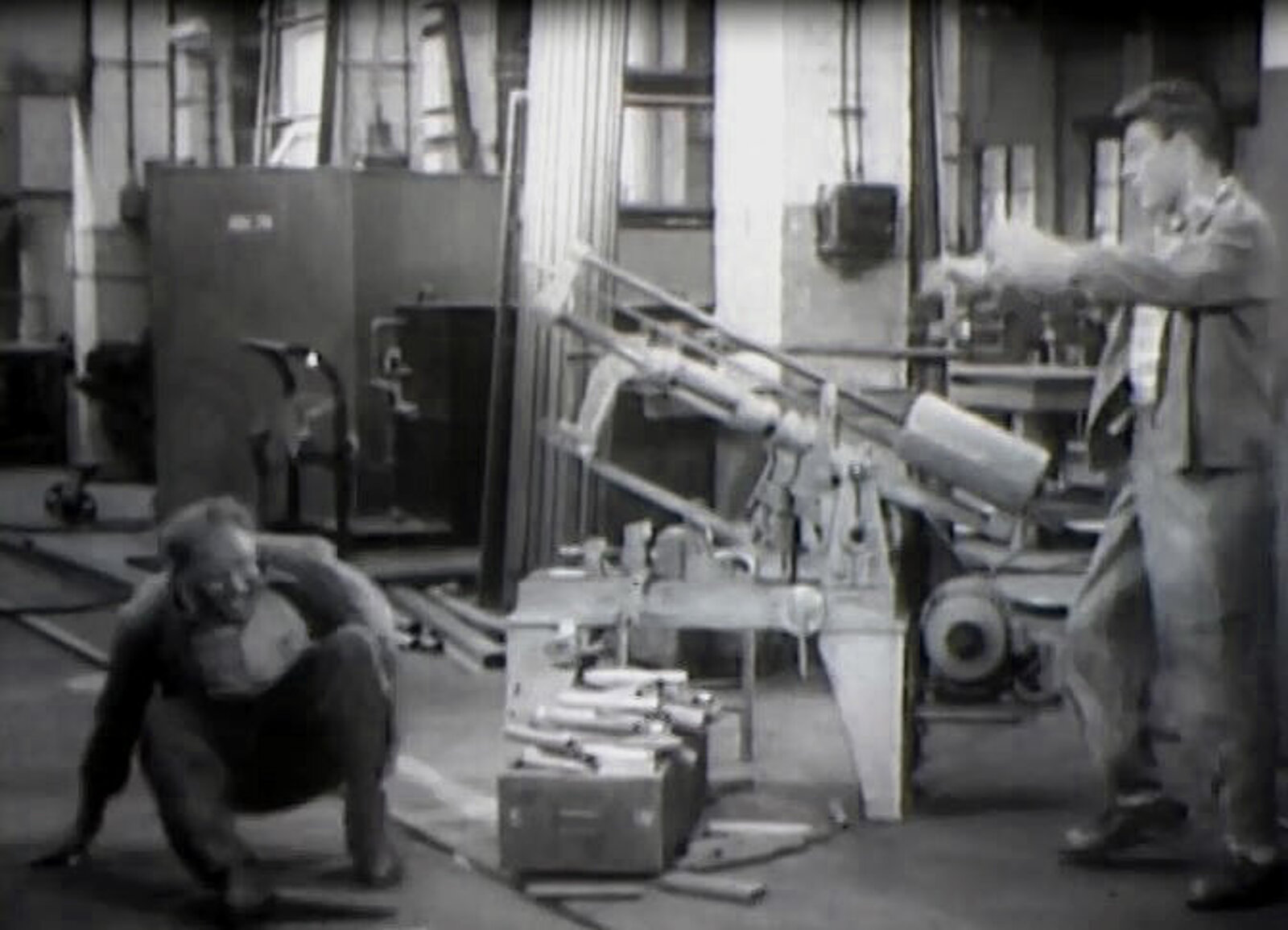 Standbild aus Film "Clever und Schussel im Betrieb"