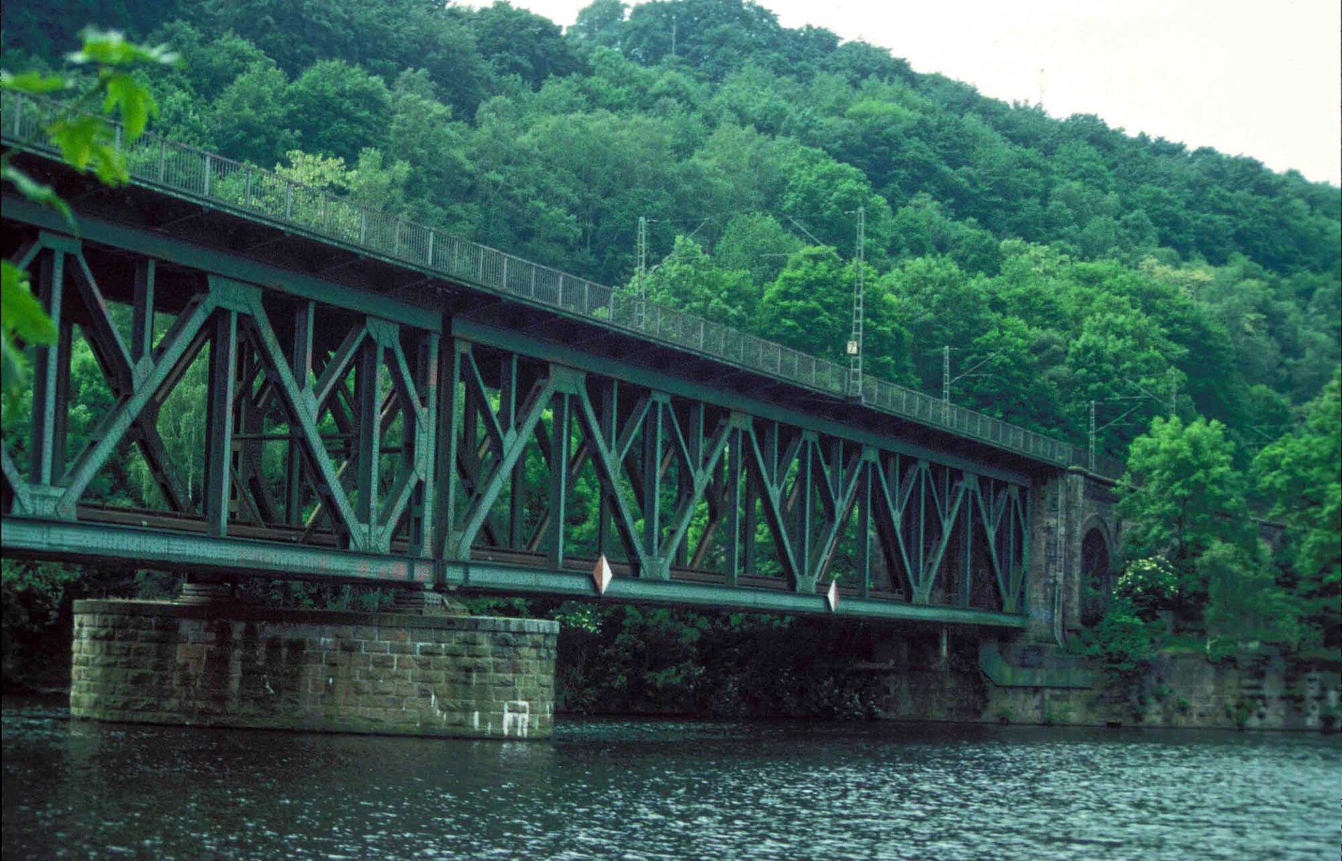 Die Eisenbahnbrücke in Kettwig.