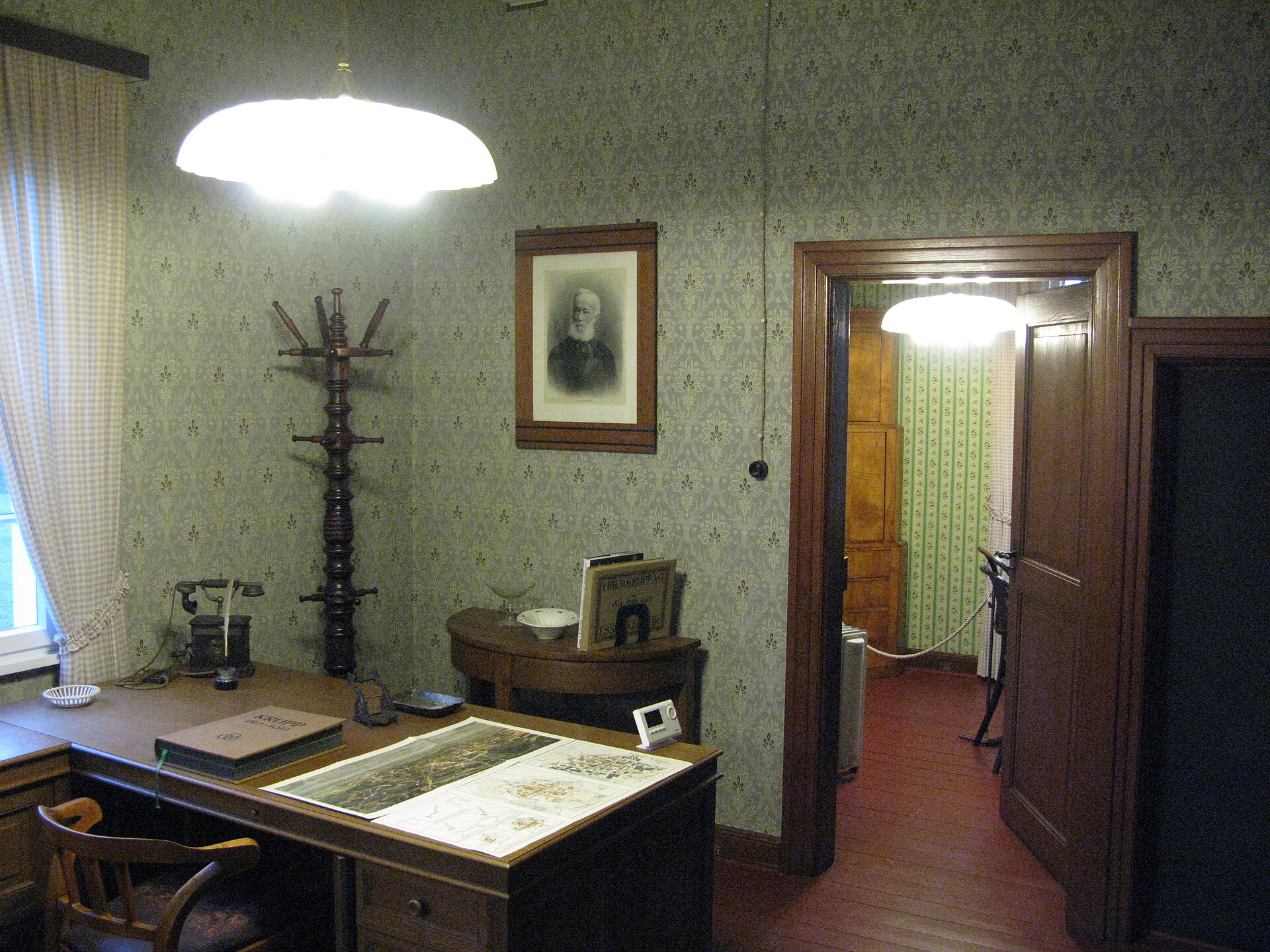 Stammhaus Krupp, im Hintergrund das ThyssenKrupp Quartier.