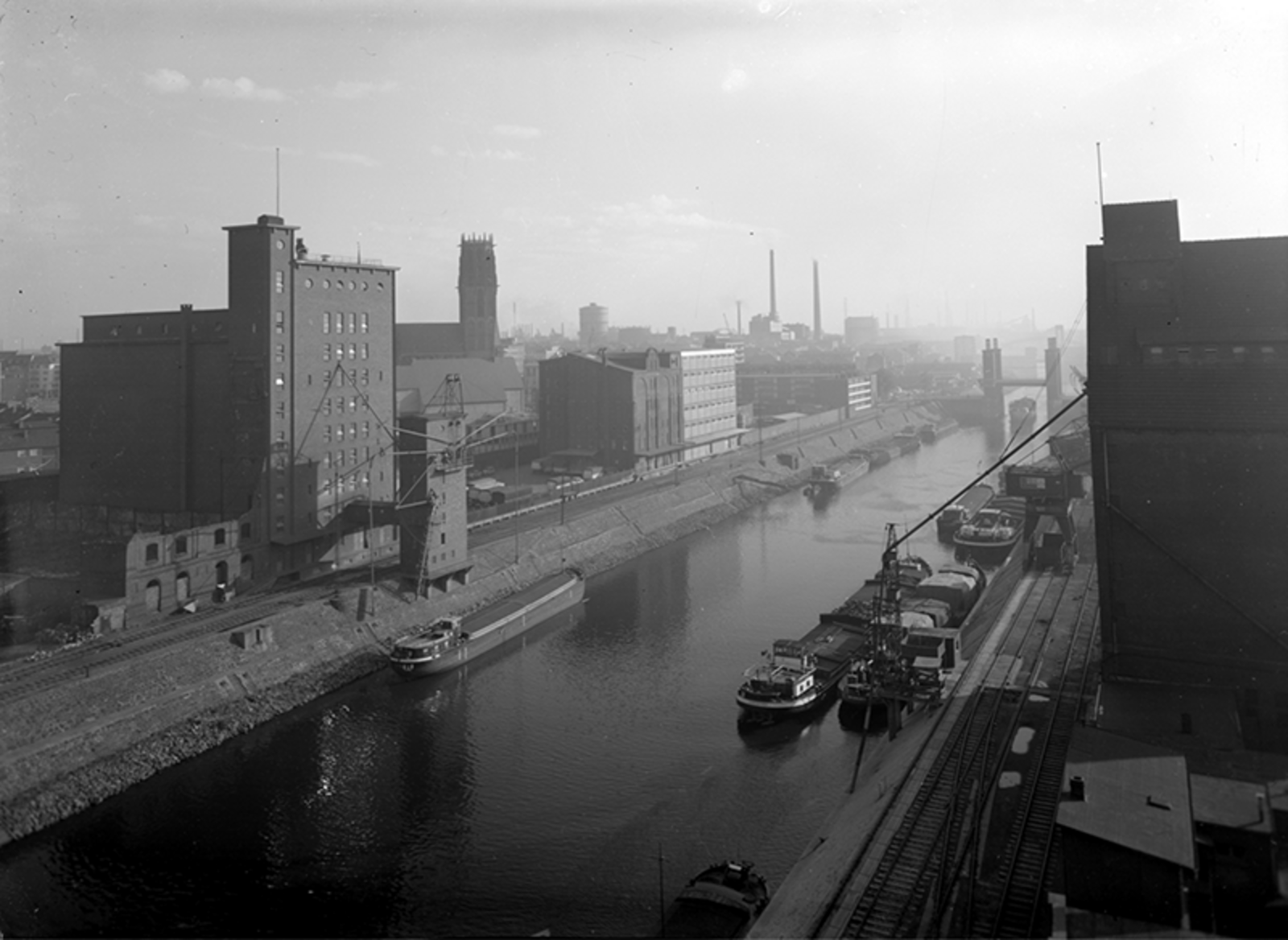 Hafen Duisburg, Speicherstadt um 1960.