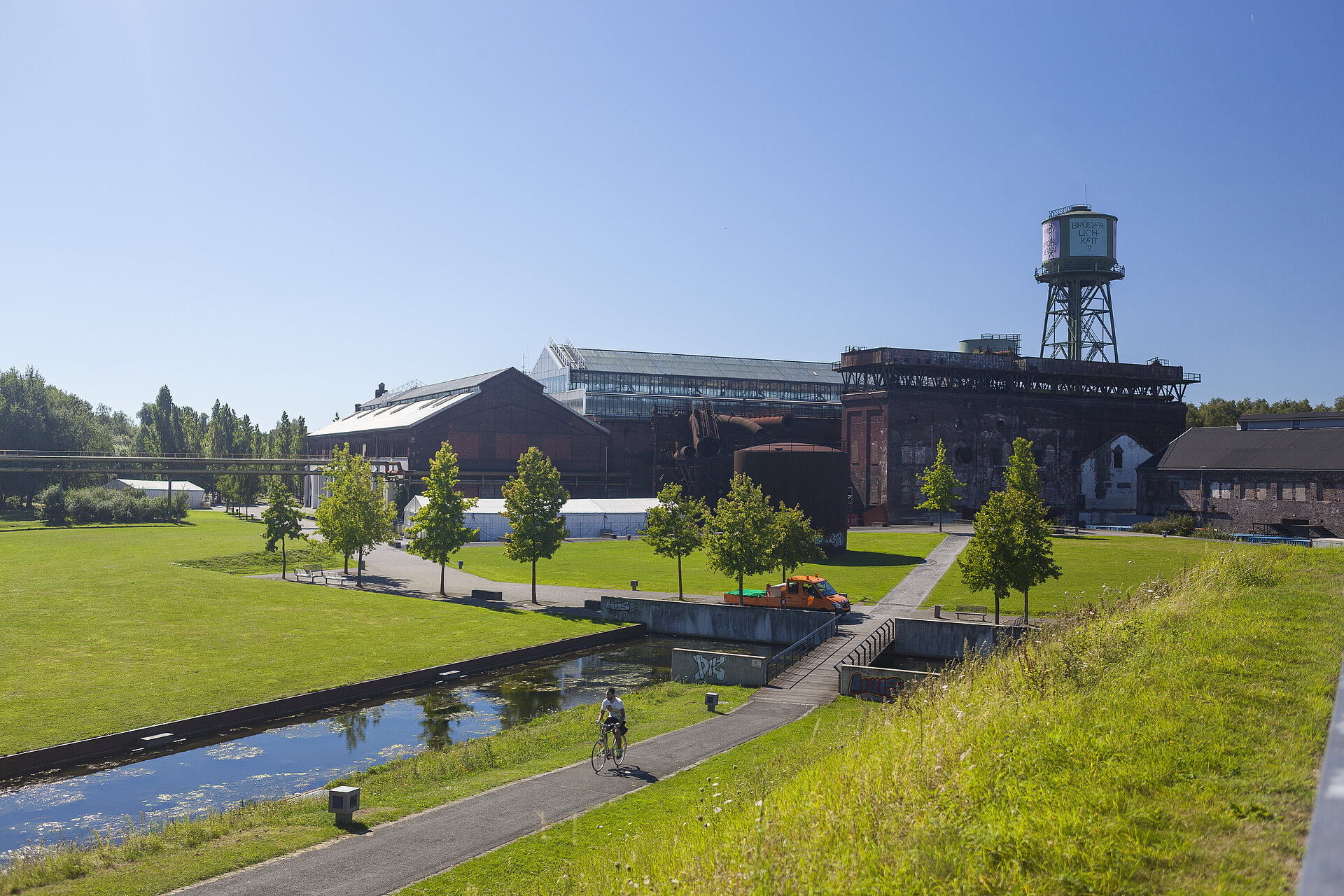 Der Westpark an der Jahrhunderthalle Bochum.