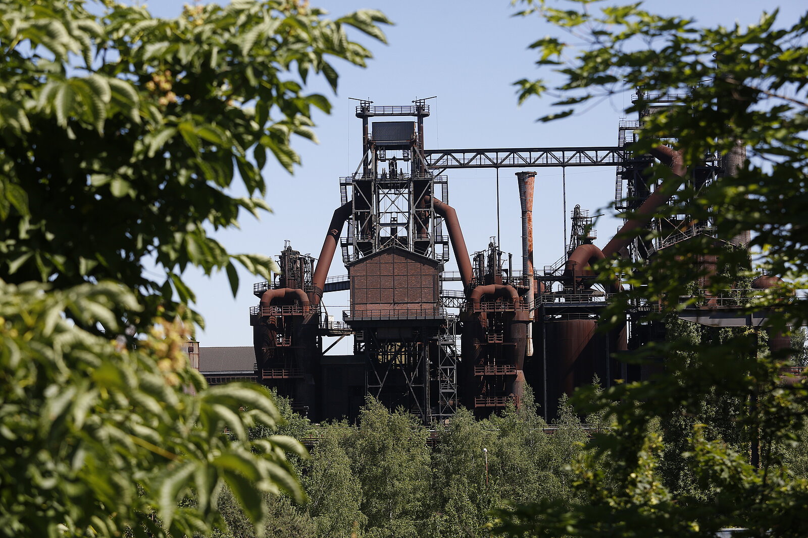 Landschaft und die erhaltenen Gebäude des Thyssen-Hochofenwerkes bilden in einmaliger Kombination den Landschaftspark Duisburg-Nord.