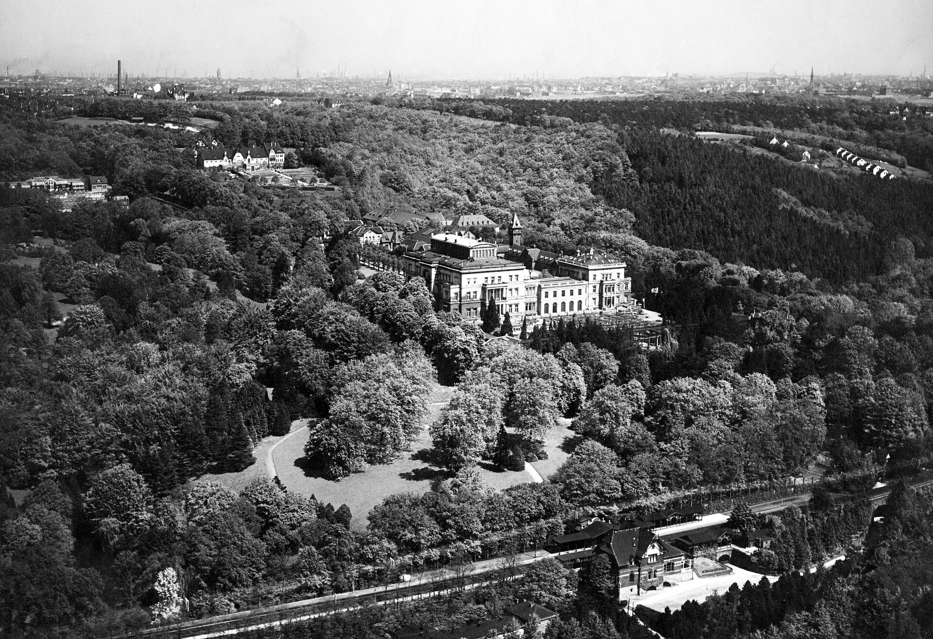 Luftaufnahme der Villa Hügel in Essen aus dem Jahre 1926.