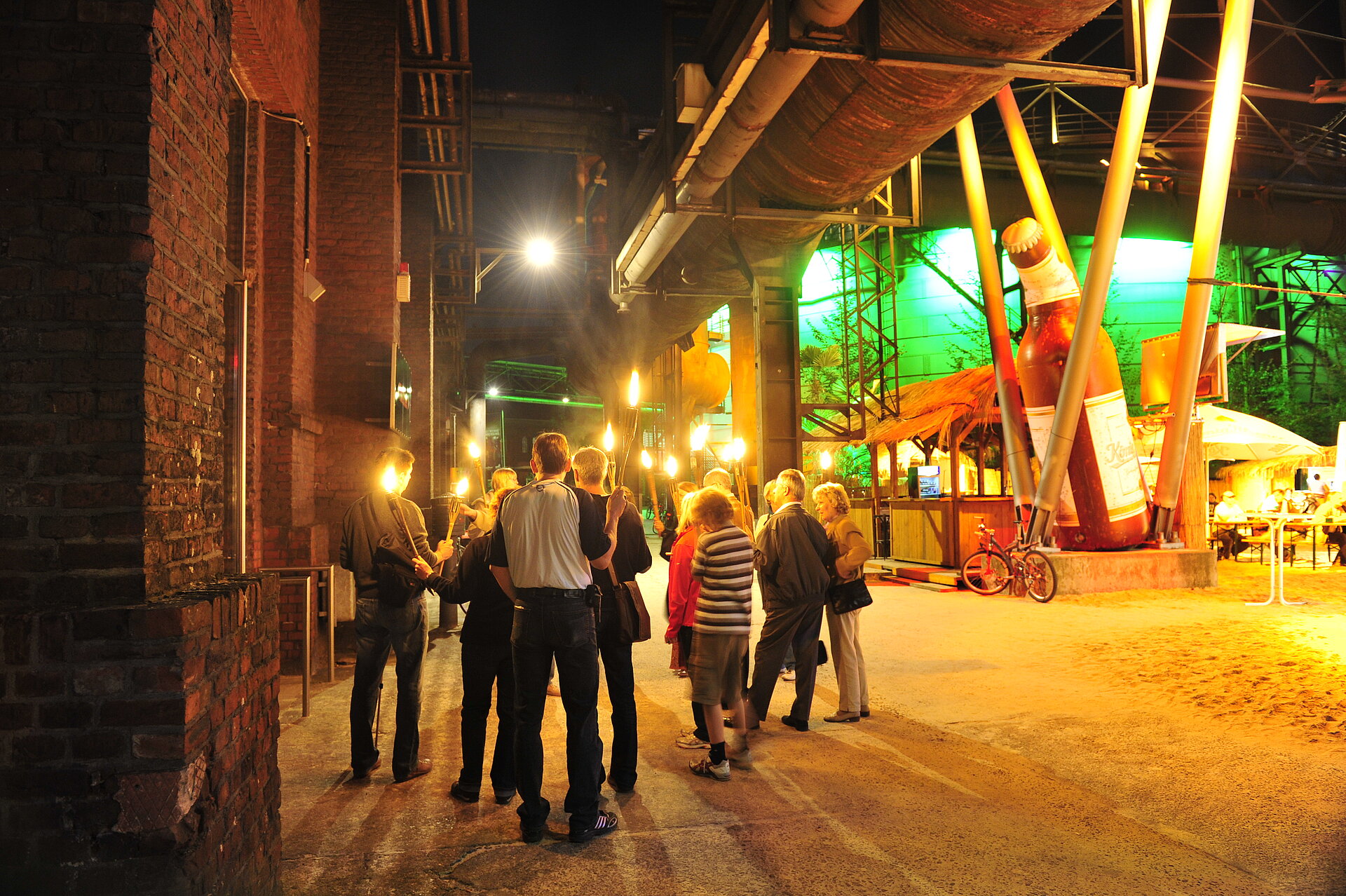 Fackelführung im Landschaftspark Duisburg-Nord.