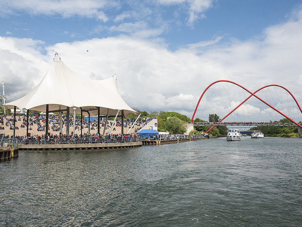 KulturKanal 2019: Schiffsparade am Nordsternpark Gelsenkirchen. 