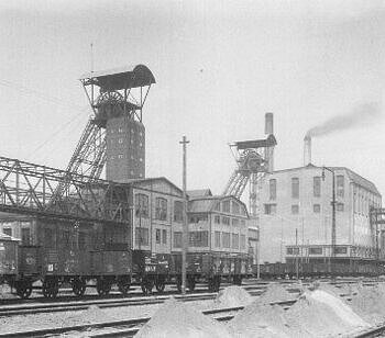 Schacht 1 und 2 der Zeche Friedrich Heinrich um 1913.