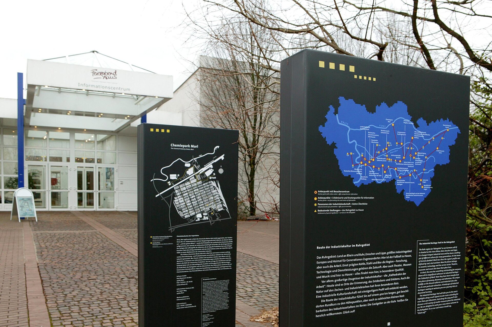 Die Stelen der Route der Industriekultur am Chemiepark Marl.