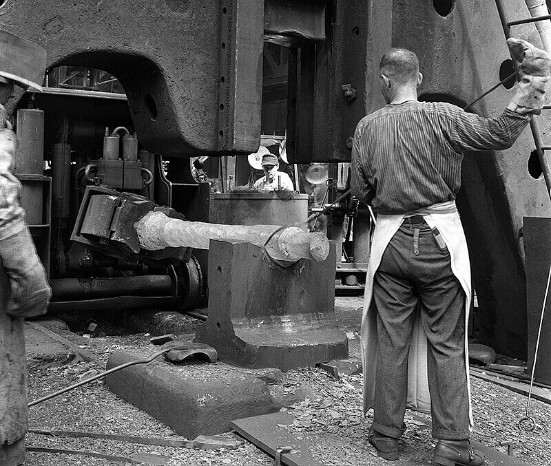 Hammerwerk der Henrichshütte Hattingen im Jahr 1953.
