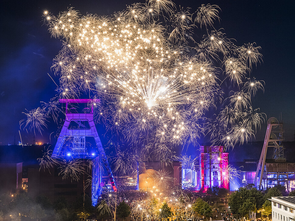 Feuerwerk auf der Zeche Ewald in Herten zur ExtraSchicht 2018.