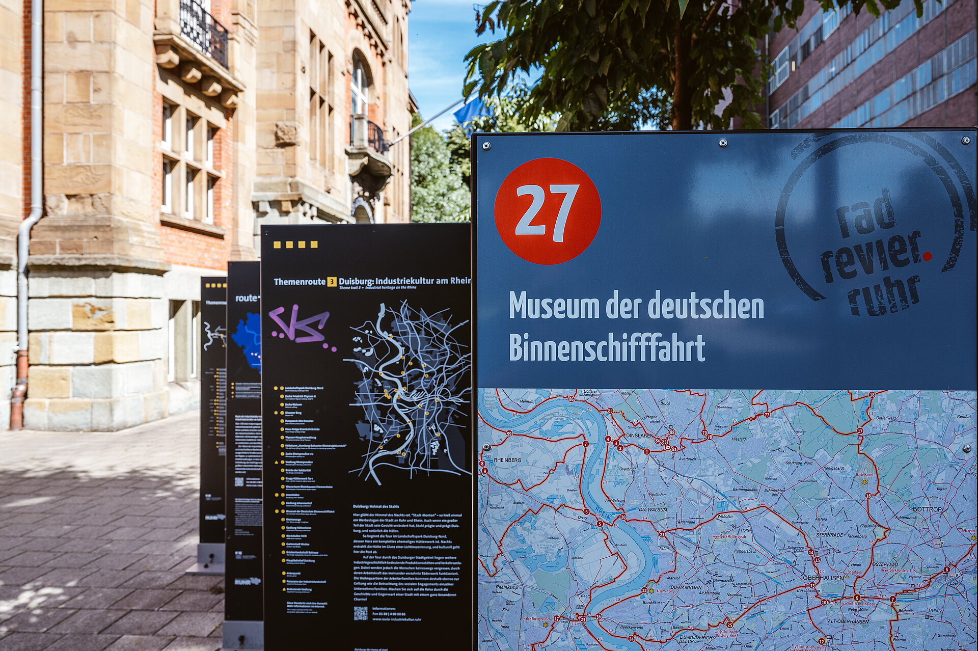 Das Museum der Deutschen Binnenschifffahrt in Duisburg ist im ehemaligen Jugendstil-Hallenbad in Ruhrort untergebracht.