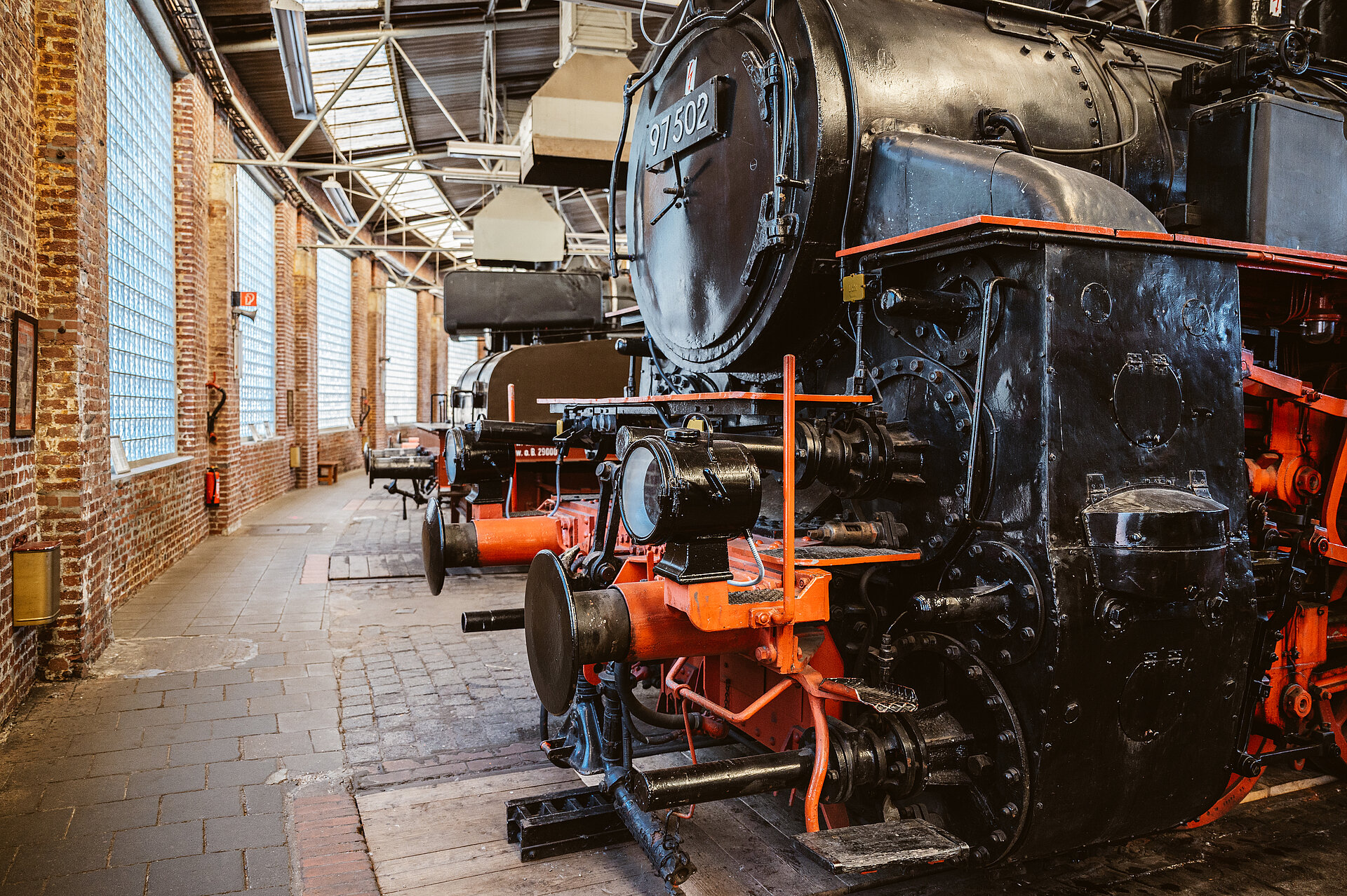 Blick in den Lokschuppen: Die Württembergische Tenderlok 97 502 mit Zahnradtriebwerk wurde 1923 in Betrieb genommen und 1962 ausgemustert.