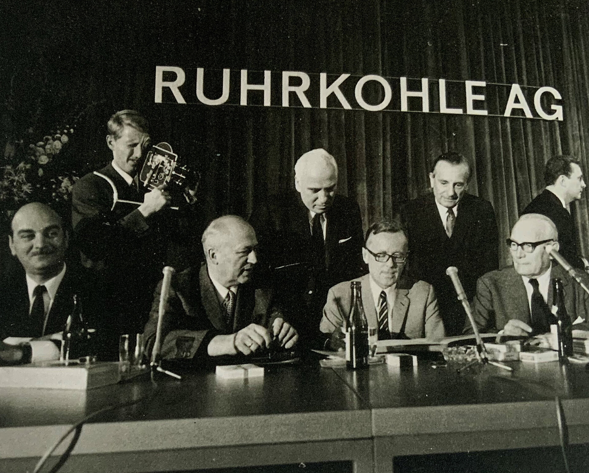 Unterzeichnung des Grundvertrages der Ruhrkohle AG, 18. Juli 1969.