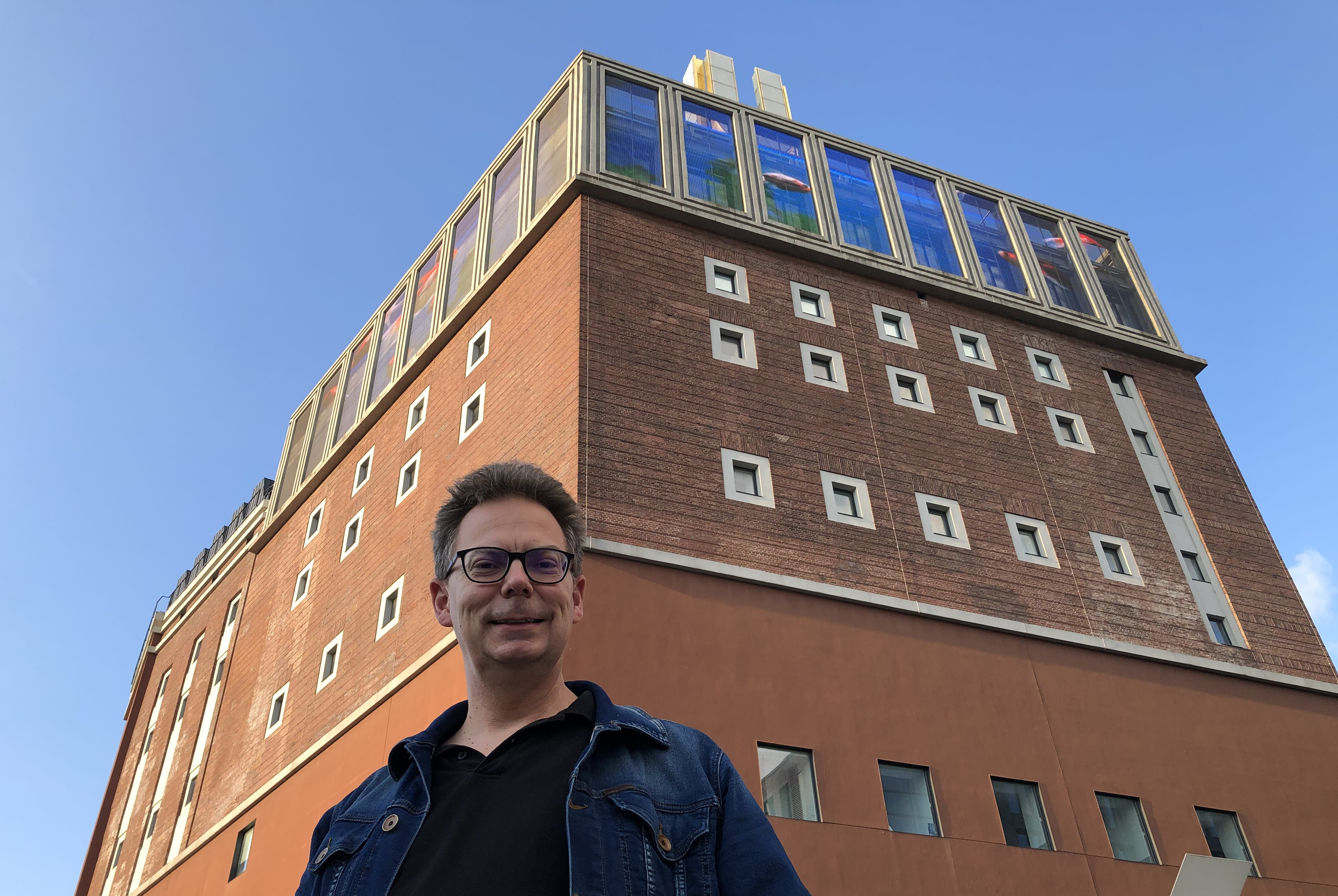 Dr. Jens Stöcker vor dem Dortmunder U.