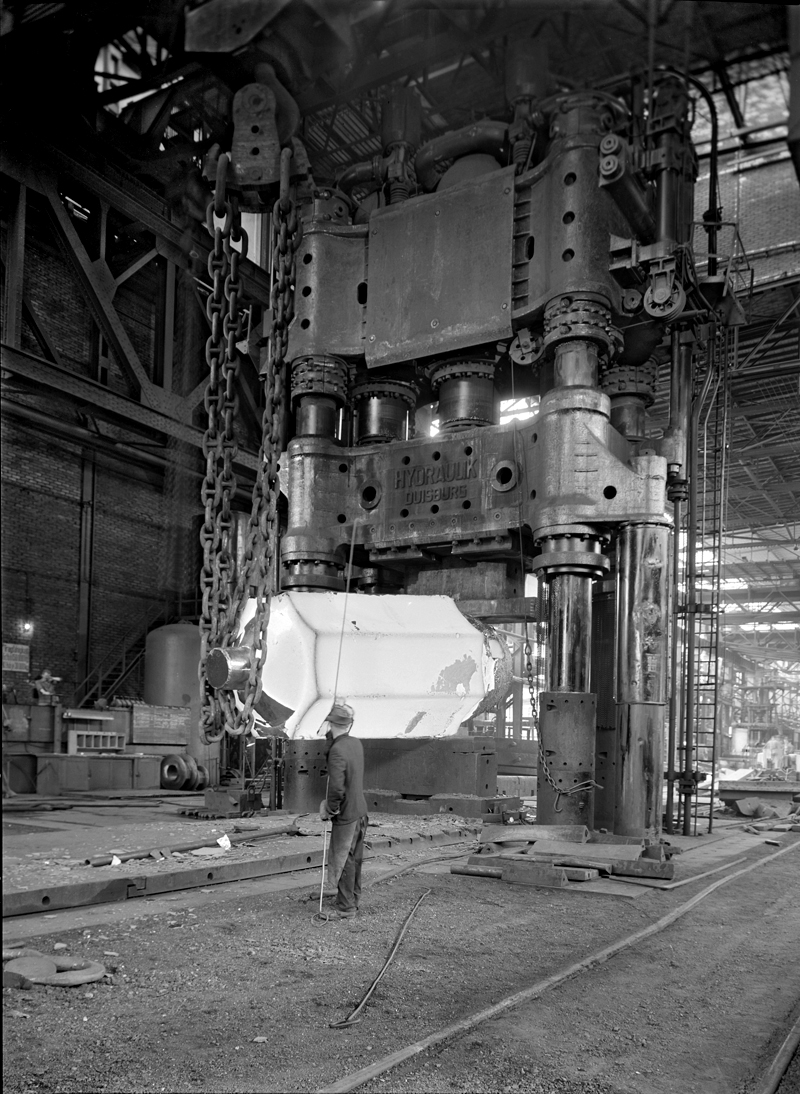 Hammerwerk der Henrichshütte Hattingen, 1953.