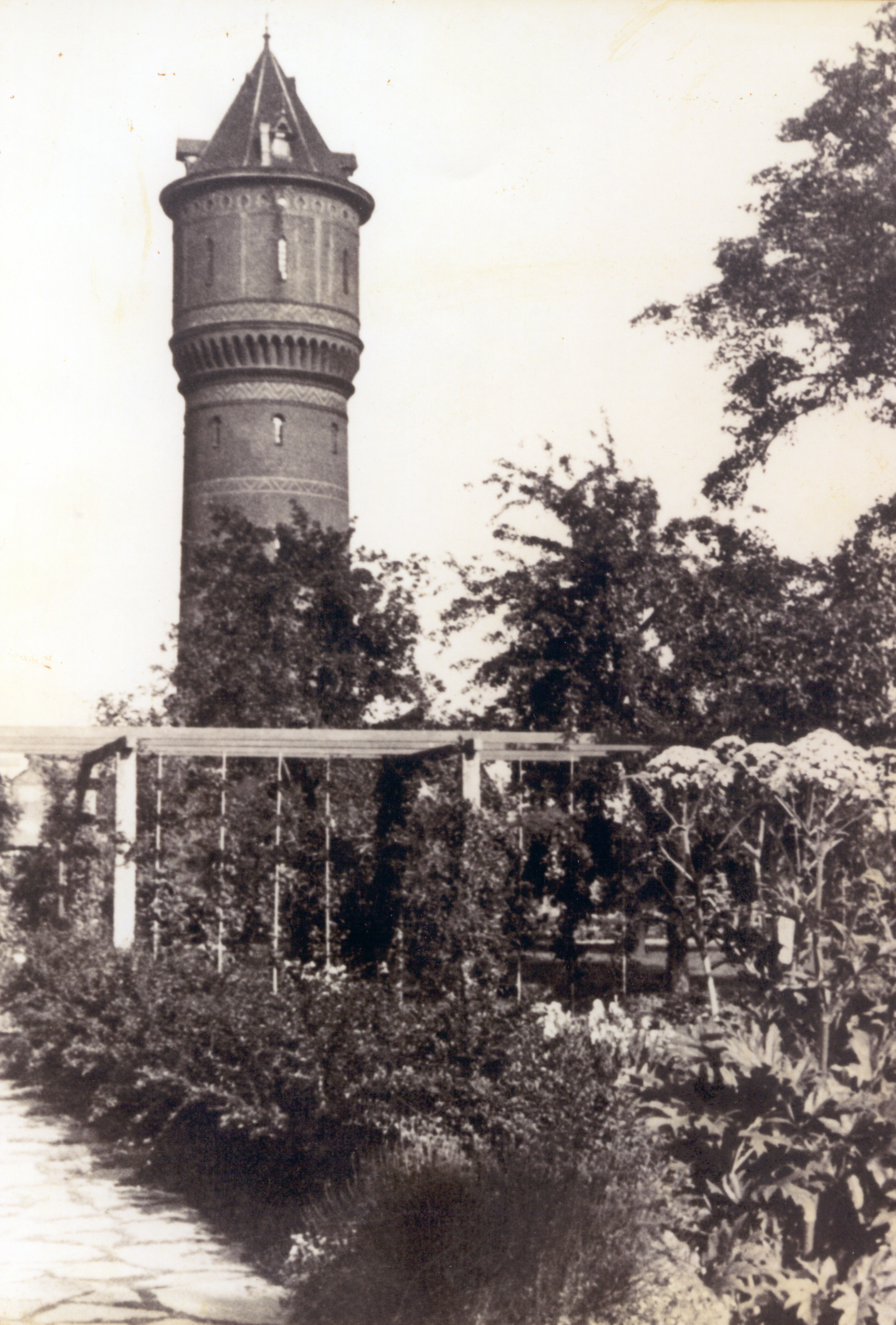 Der Styrumer Wasserturm im Jahre 1950.