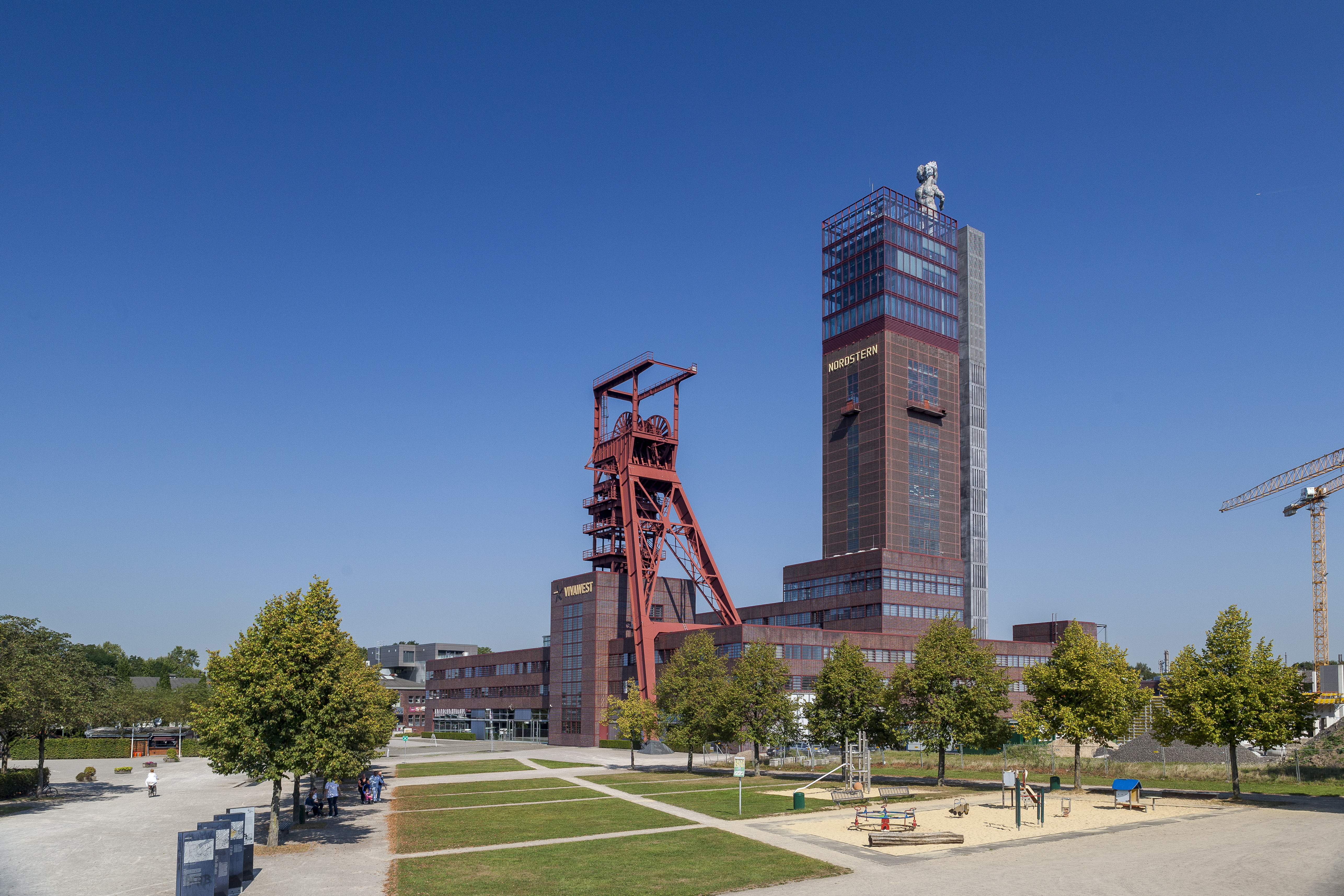 Nordsternturm und Fördergerüst im Nordsternpark Gelsenkirchen.