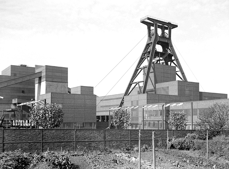Zeche Zollverein Schacht XII, Ansicht von Süden, Essen, um 1940.