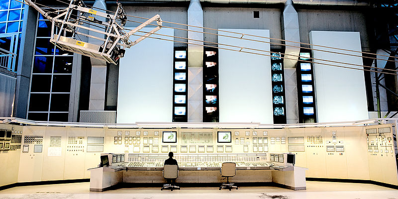 Energiehalle der Ausstellung "Jede Menge Spannung" in der DASA in Dortmund.