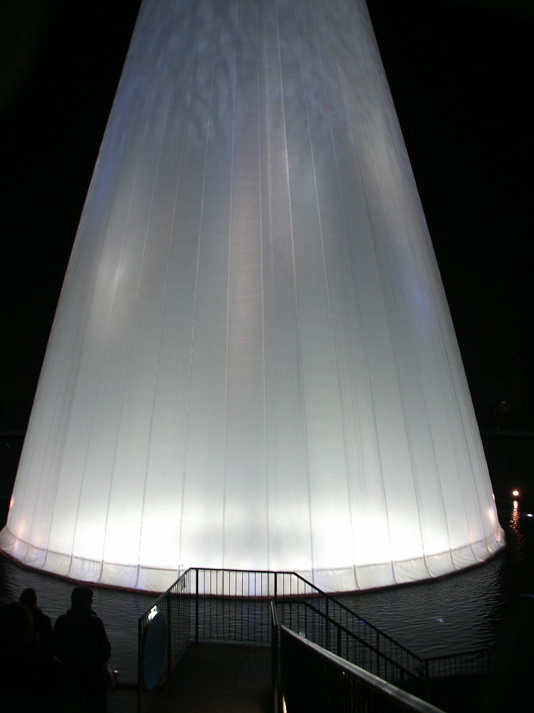 Ausstellung "Blaues Gold" im Gasometer Oberhausen im Jahr 2001.