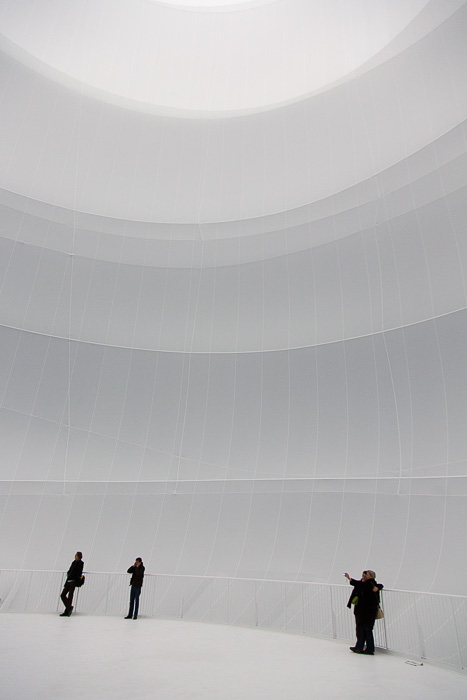 Christo präsentierte im Jahr 2013 in der Ausstellung "Big Air Package" im  Gasometer Oberhausen, die größte bisher geschaffene Innenraumskulptur der Welt. Begleitet wurde die Skulptur durch eine umfangreiche Werkschau auf der untersten Ebene des Gasometers.