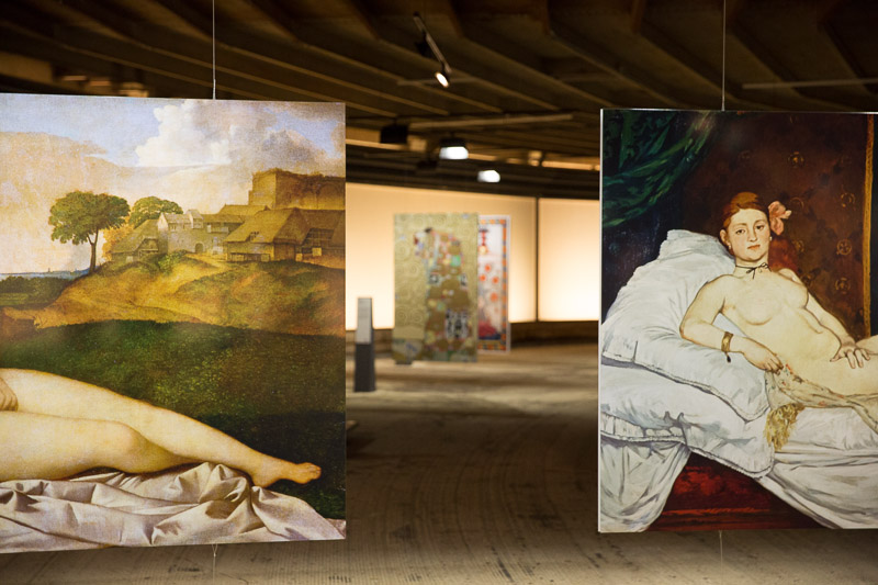In der Ausstellung "Der schöne Schein" zeigte der Gasometer Oberhausen im Jahr 2014/15 ausgewählte Meisterwerke der Kunstgeschichte.