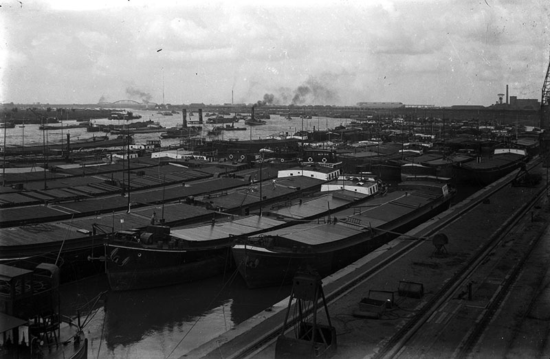 Hafen in Duisburg- Ruhrort, 1929.