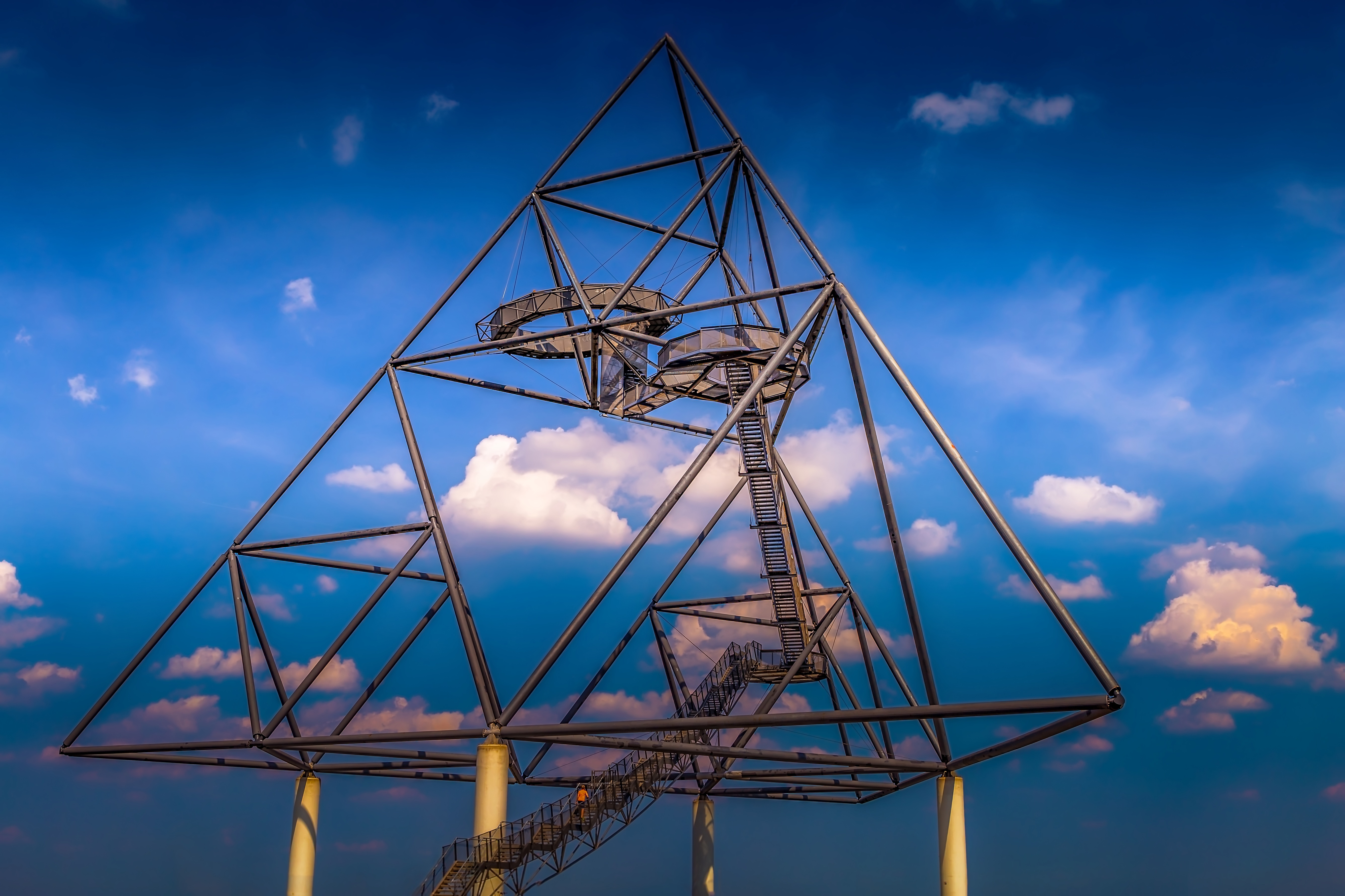 Der Tetraeder krönt die Bergehalde Beckstraße in Bottrop.