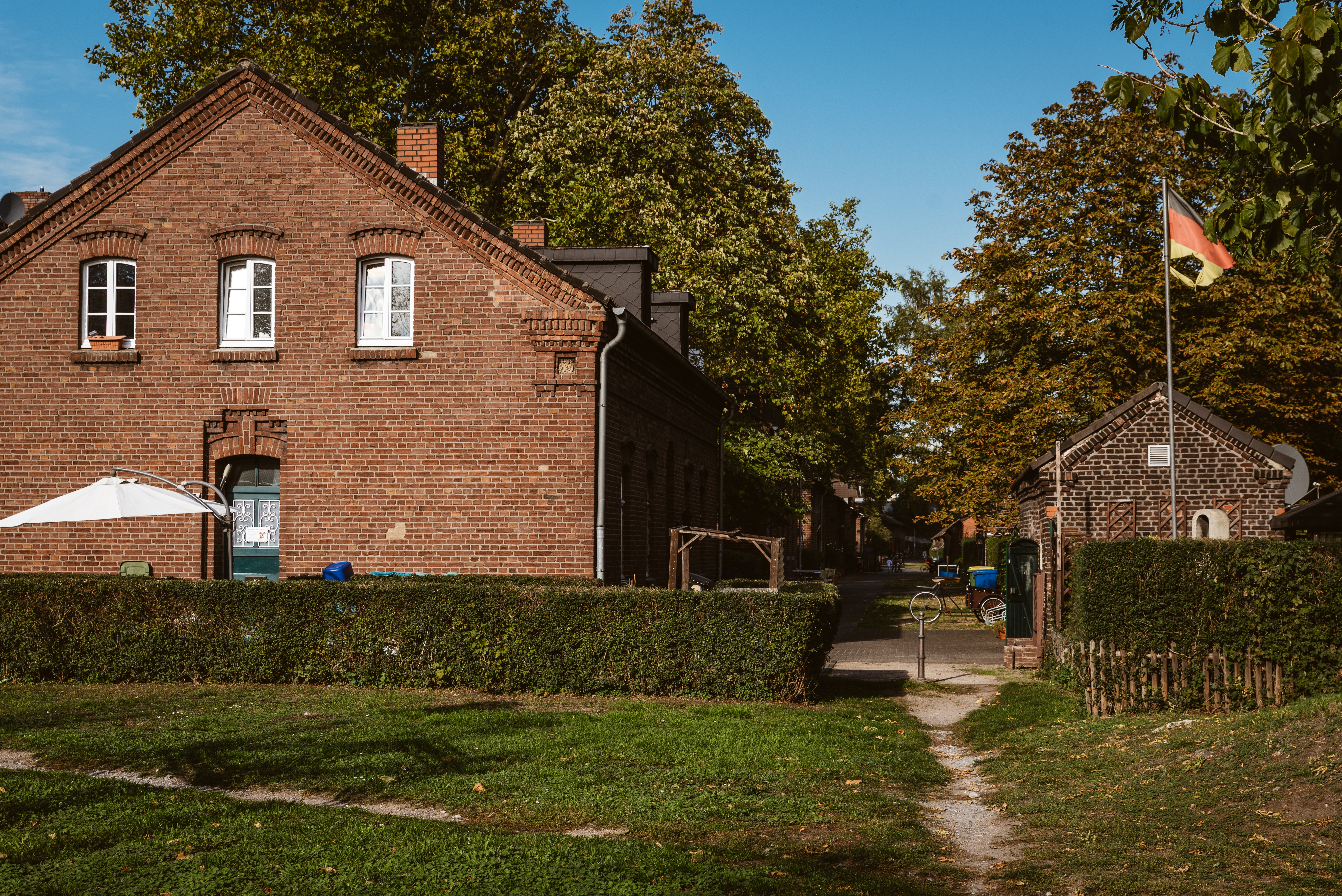 Die Hüttengewerkschaft Jacobi, Haniel und Huyssen gründete die Siedlung Eisenheim ab 1846 für ihre Belegschaft.