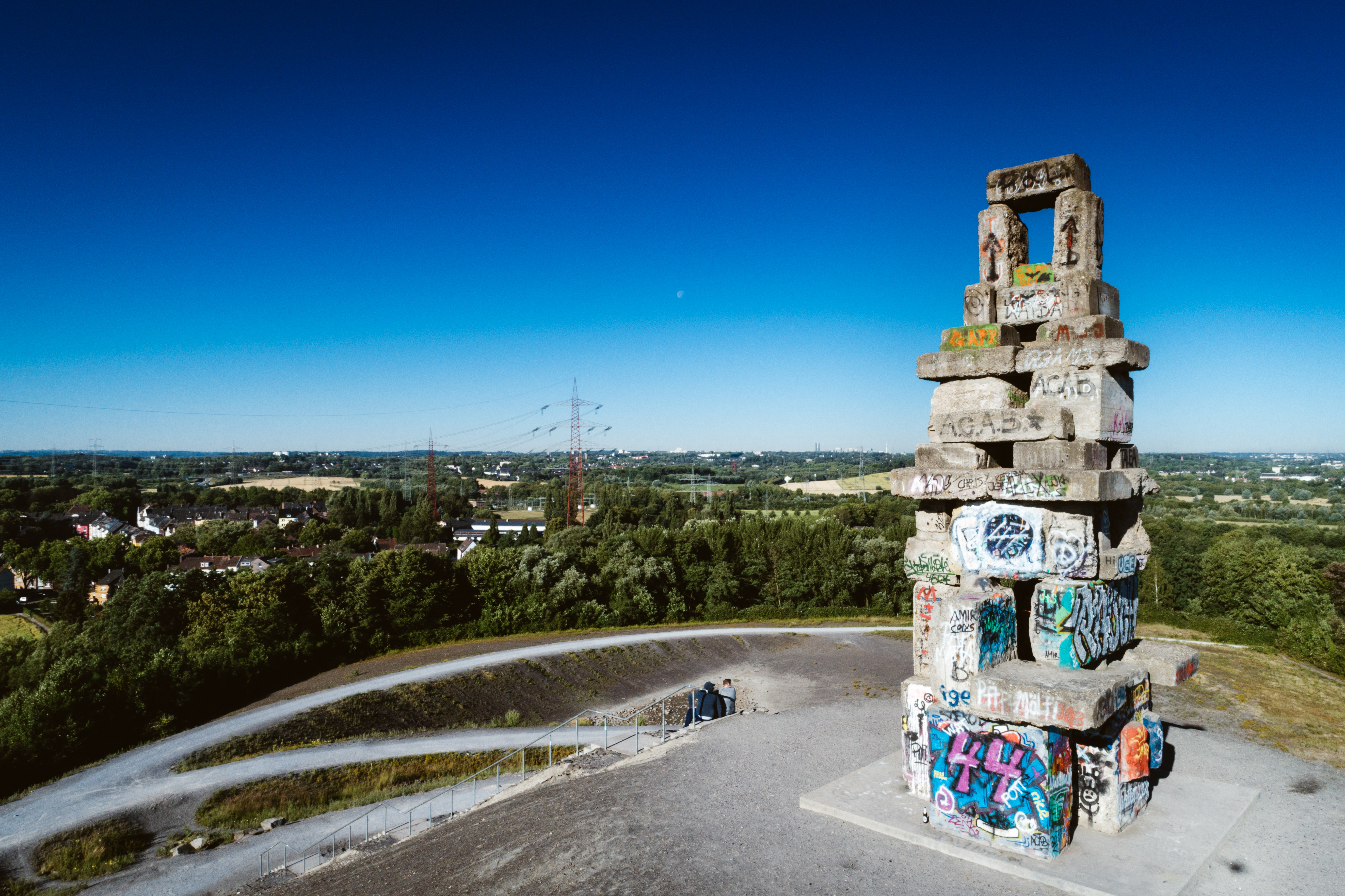 Auf dem höchsten Punkt der Halde Rheinelbe steht die von Herman Prigann konstruierte Himmelstreppe.