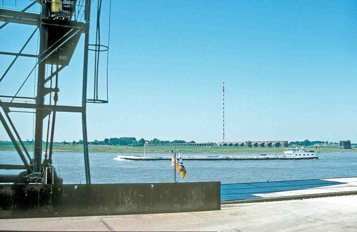 Die Rheinbrücke Wesel.