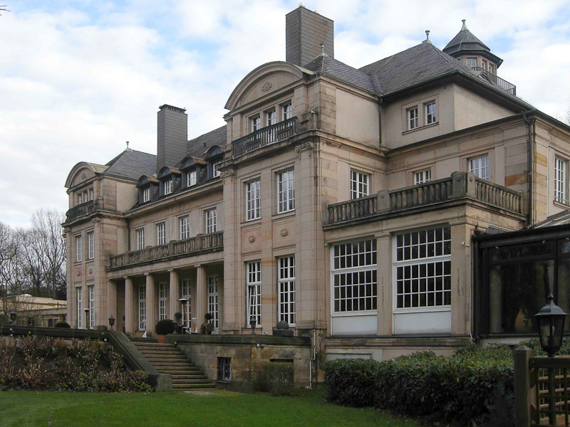 Im Haus Küchen in Mülheim befindet sich heute das Hotel und Restaurant Residenz Uhlenhorst.