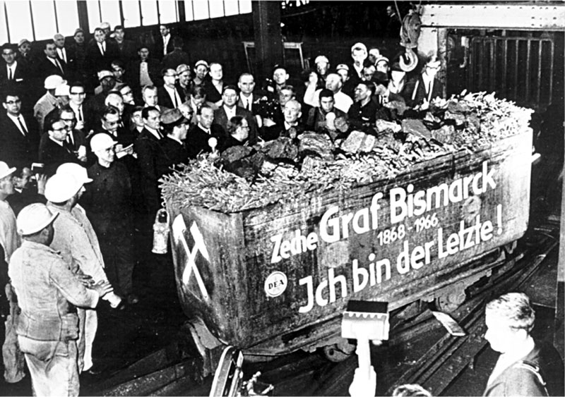Letzte Schicht auf Zeche Graf Bismarck in Gelsenkirchen, 1966. 