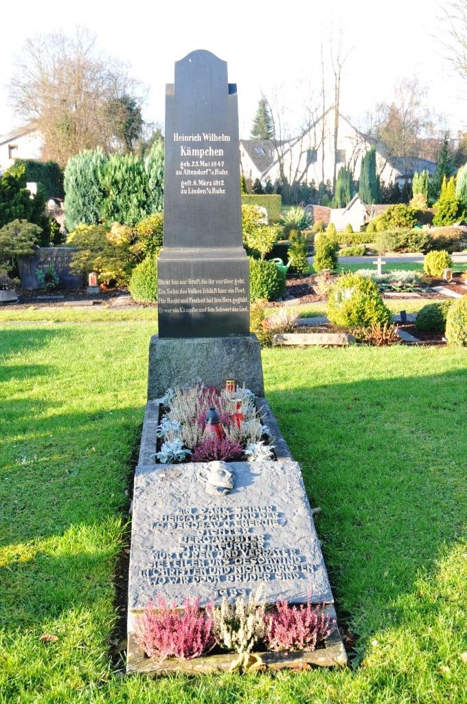 Grab von Heinrich Kämpchen auf dem Katholischen Friedhof der Gemeinde Liebfrauen in Bochum-Linden.