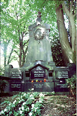 Gräber der Familie Hoesch auf dem Dortmunder Ostfriedhof.