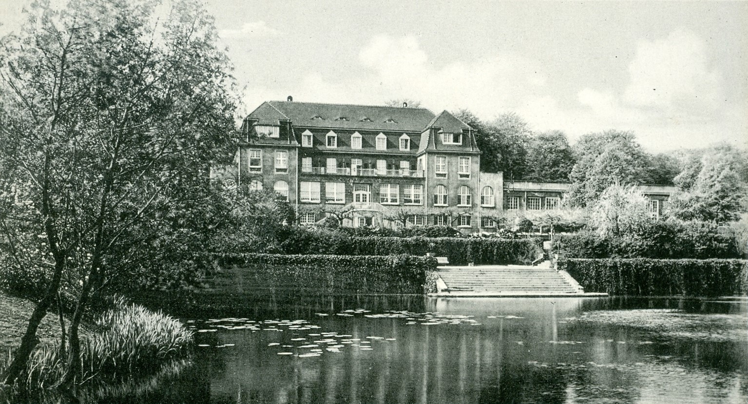 Postkarte der historischen Erholungsgaststätte „Waldhof“ im heutigen Revierpark Vonderort in Oberhausen.