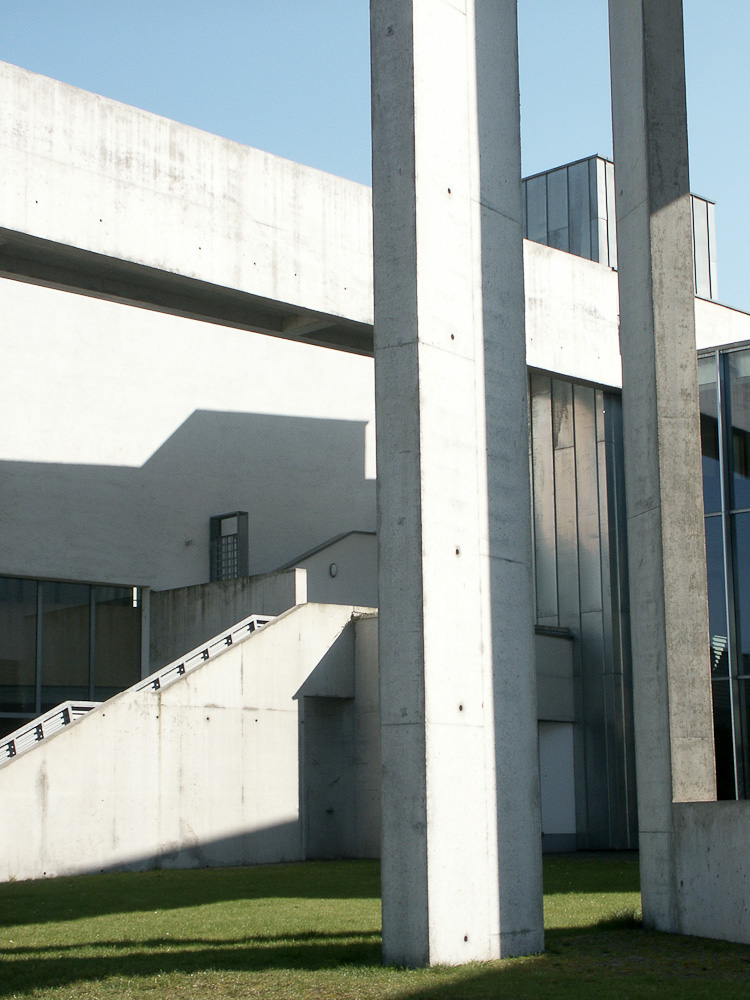 Synagoge am Duisburger Innenhafen.