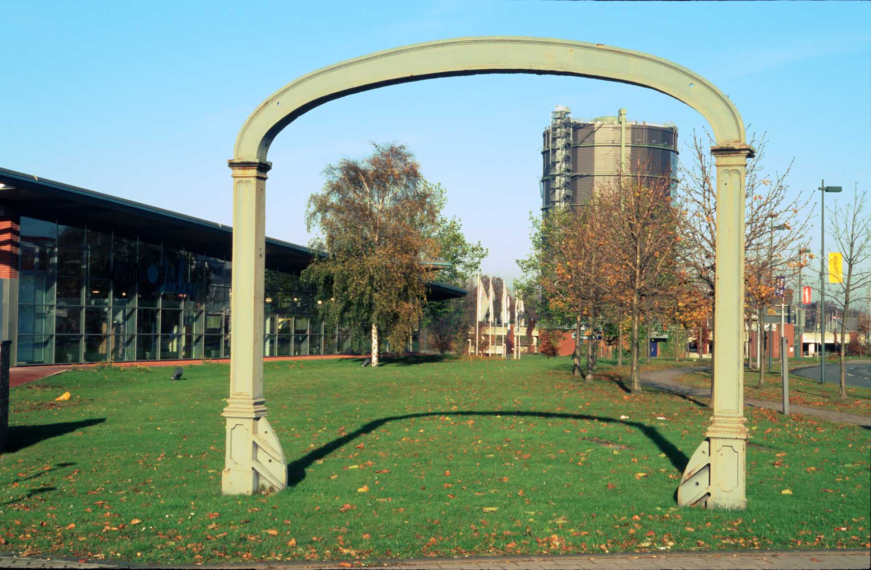 Gusseiserner Eingangsbogen der Gutehoffnungshütte (GHH) in Oberhausen.