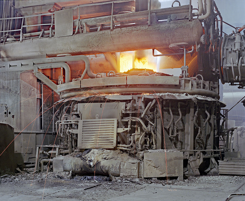 130 Tonnen-Elektrolichtbogenofen im Edelstahlwerk Witten.