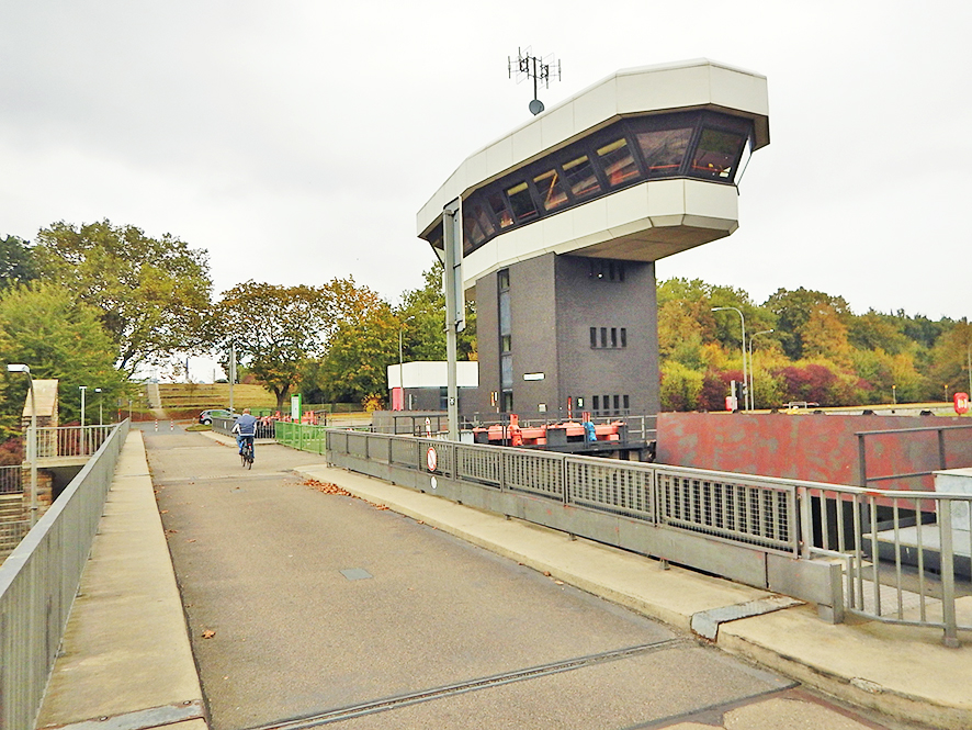 Leitstand der Schleuse Gelsenkirchen.