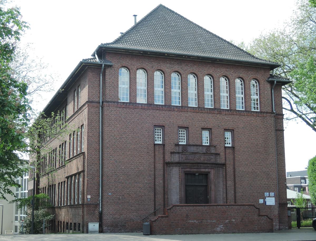 Ehemalige Handelsschule, Augustastraße.