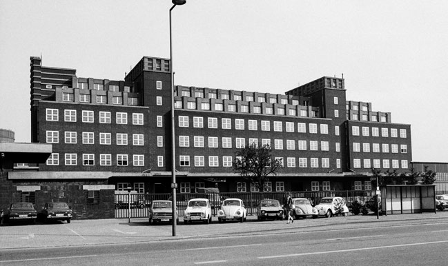 Hauptlagerhaus der Gutehoffnungshütte (GHH) in Oberhausen, Ansicht von der Straße, 1960er-Jahre.