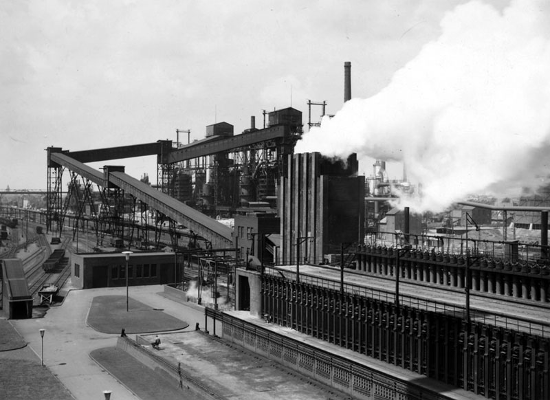 Kokerei Alma und Hochöfen des Schalker Vereins, 1954.